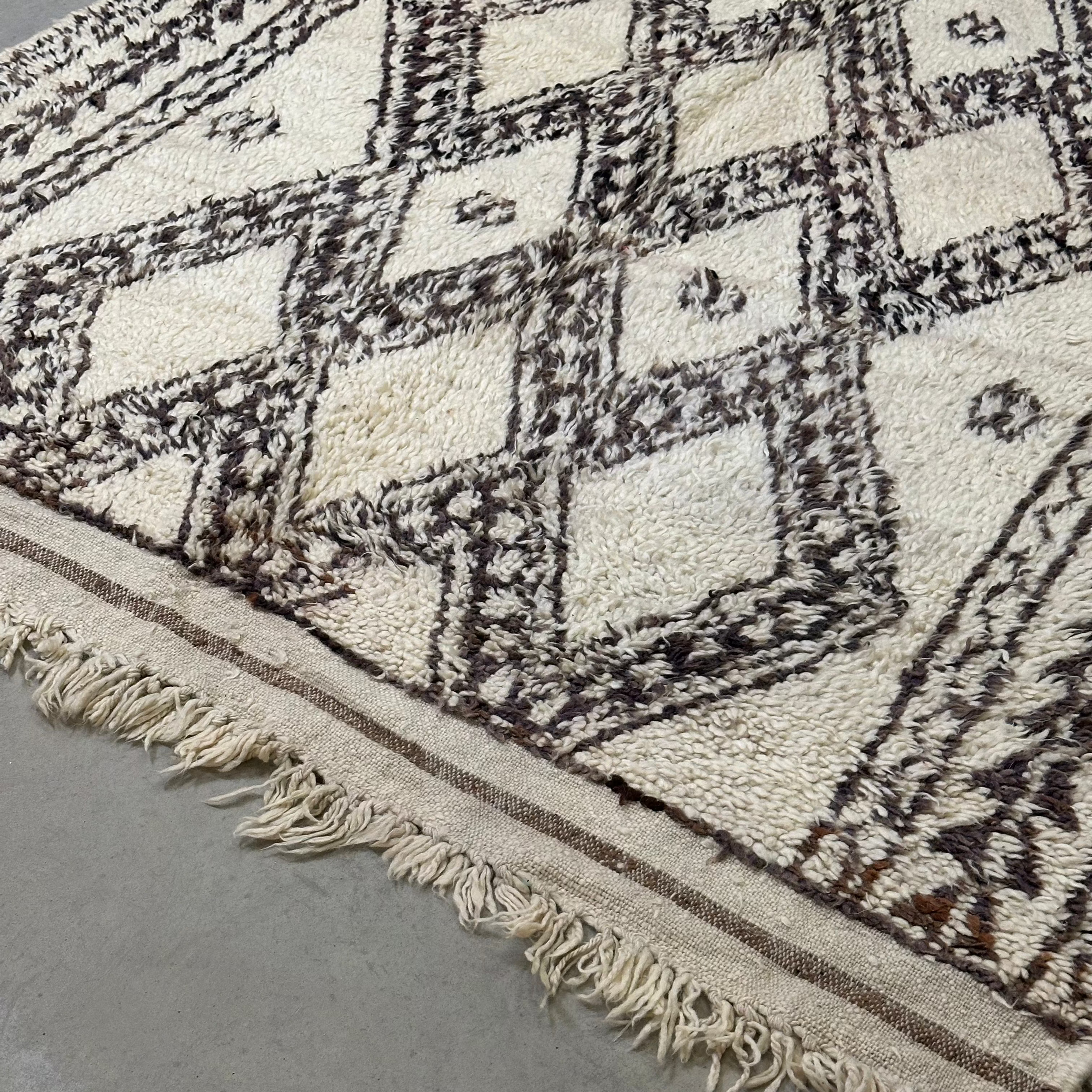 Vintage Mamousha Beni Ourain rug - size 163 x 262 cm.