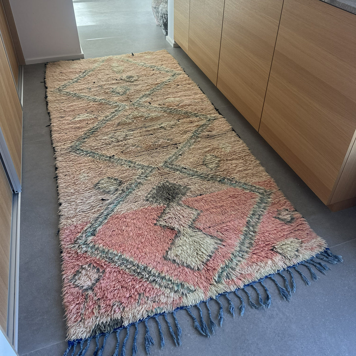 Boujaad løber størrelse 111 x 230 cm.