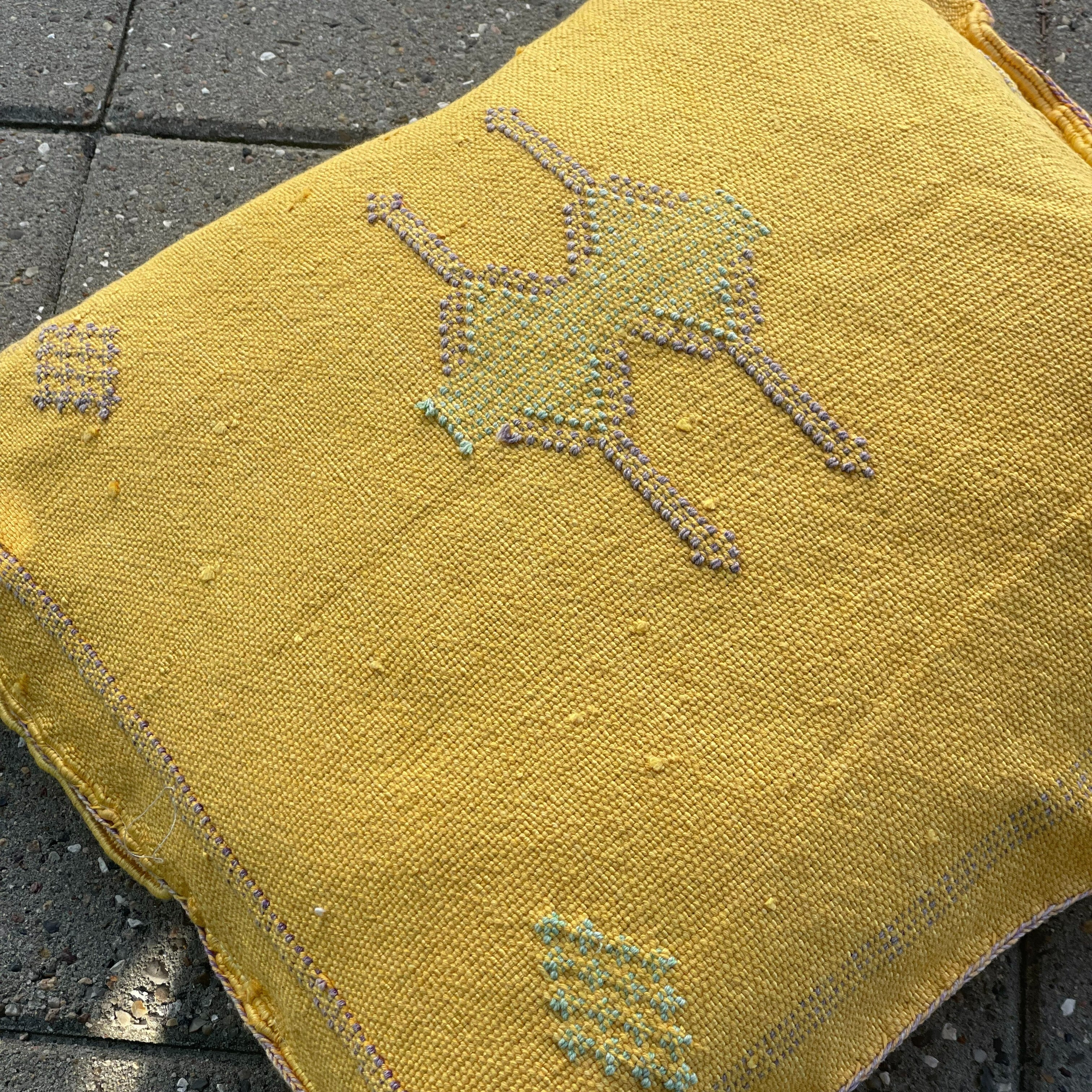 Cushion cover in cactus silk - size 45 x 45 cm.