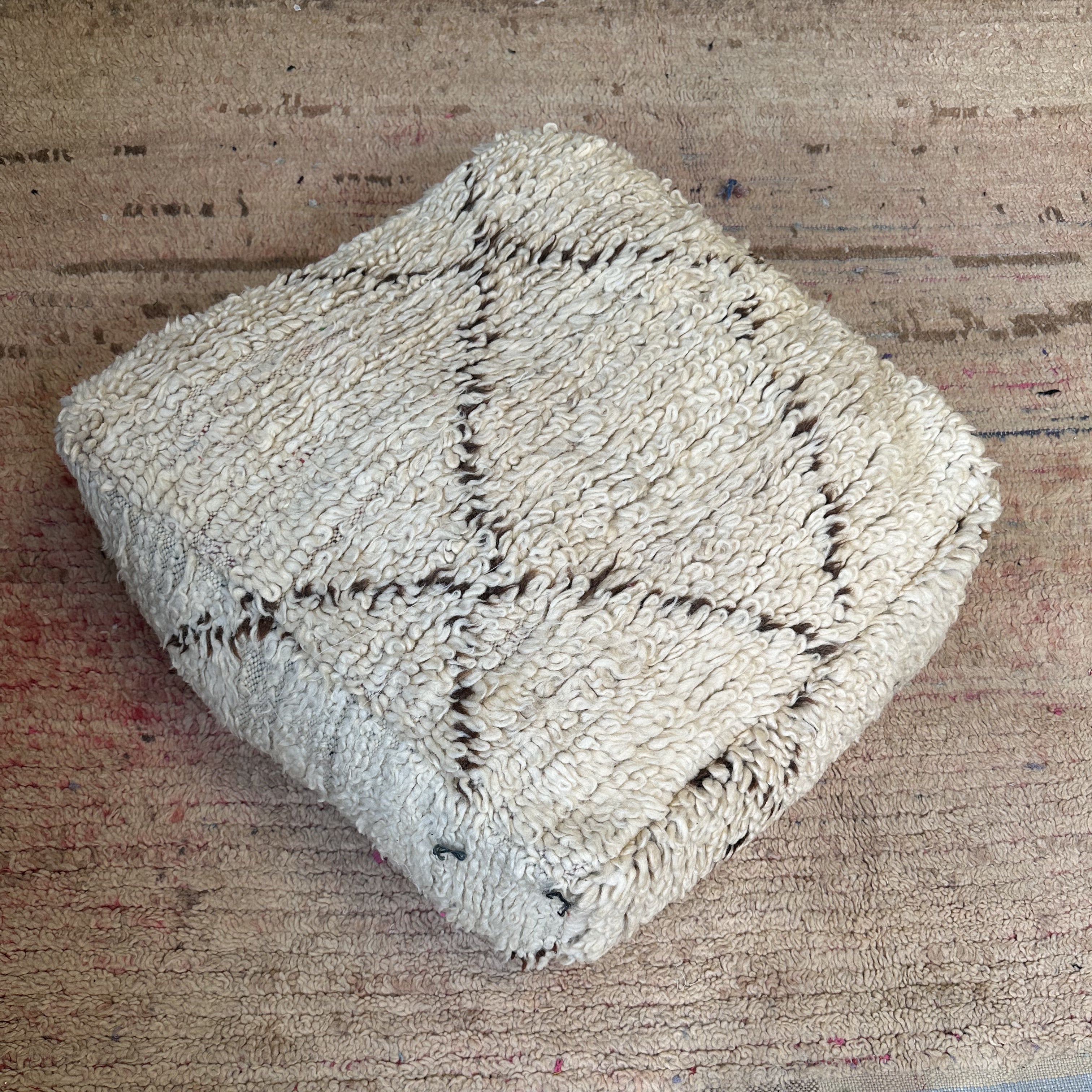 Vintage pouf - Beni Mguild - size 60x60x20 cm.