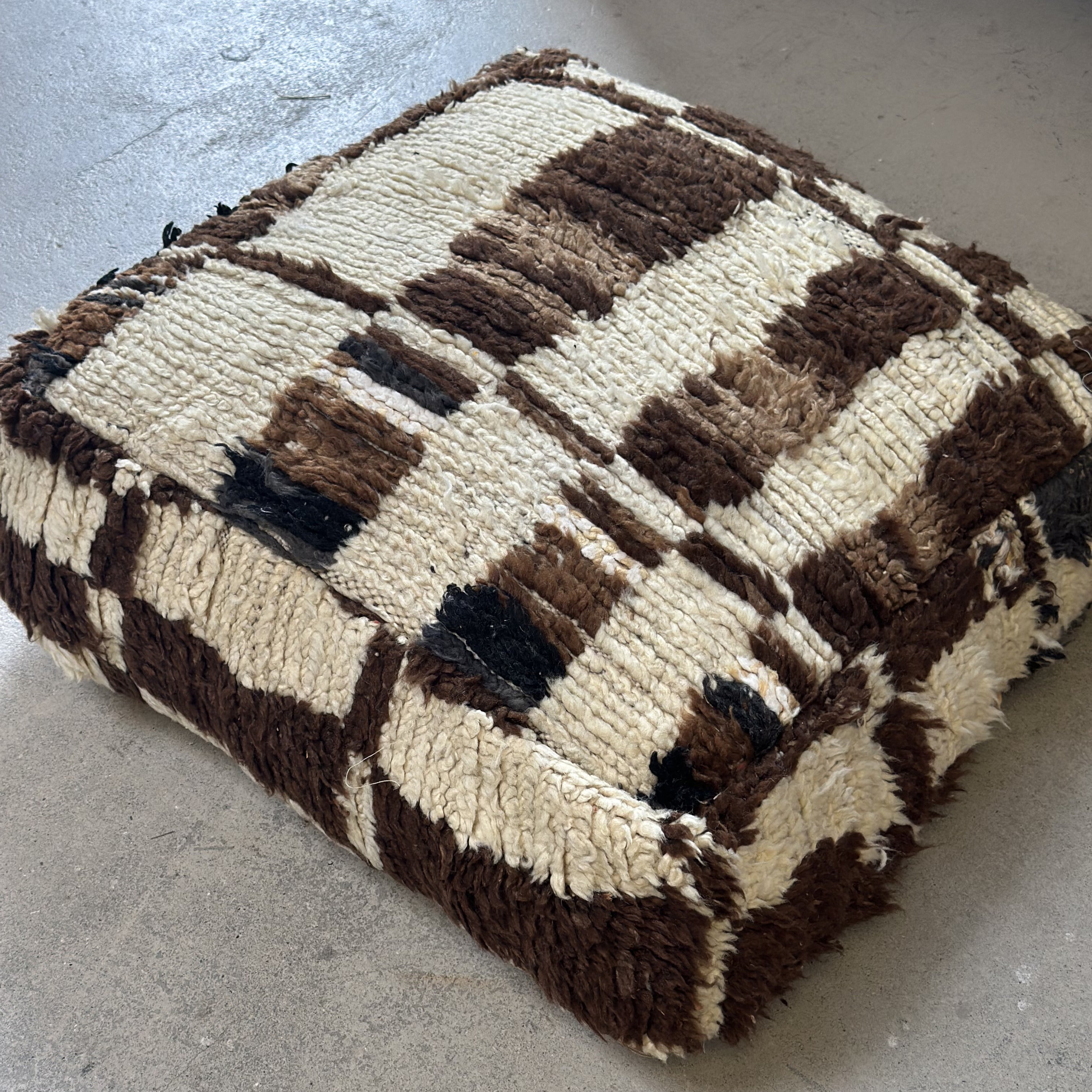 Vintage pouf - Beni Mguild - size 60x60x20 cm.