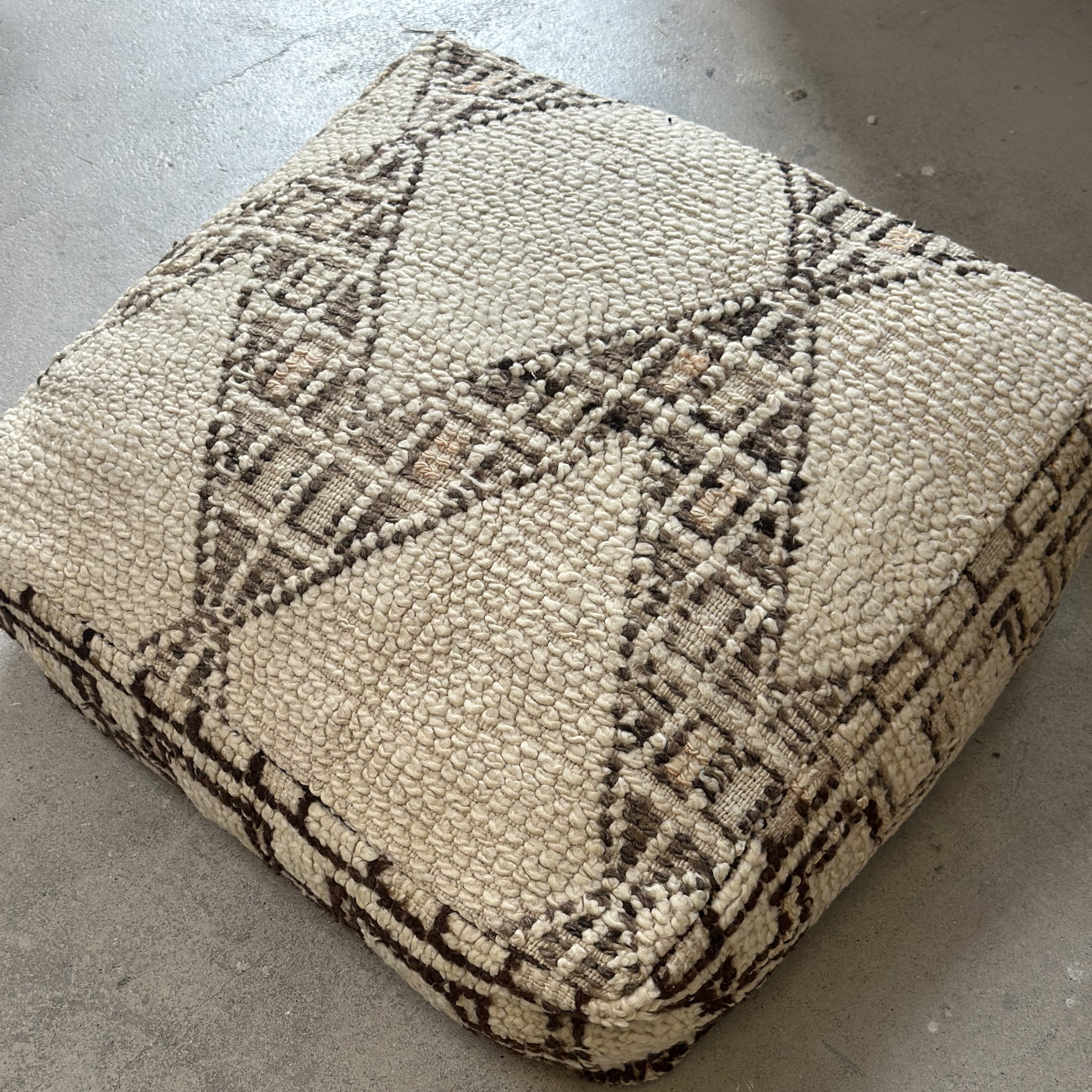 Vintage pouf - Beni Mguild - size 60x60x20 cm.