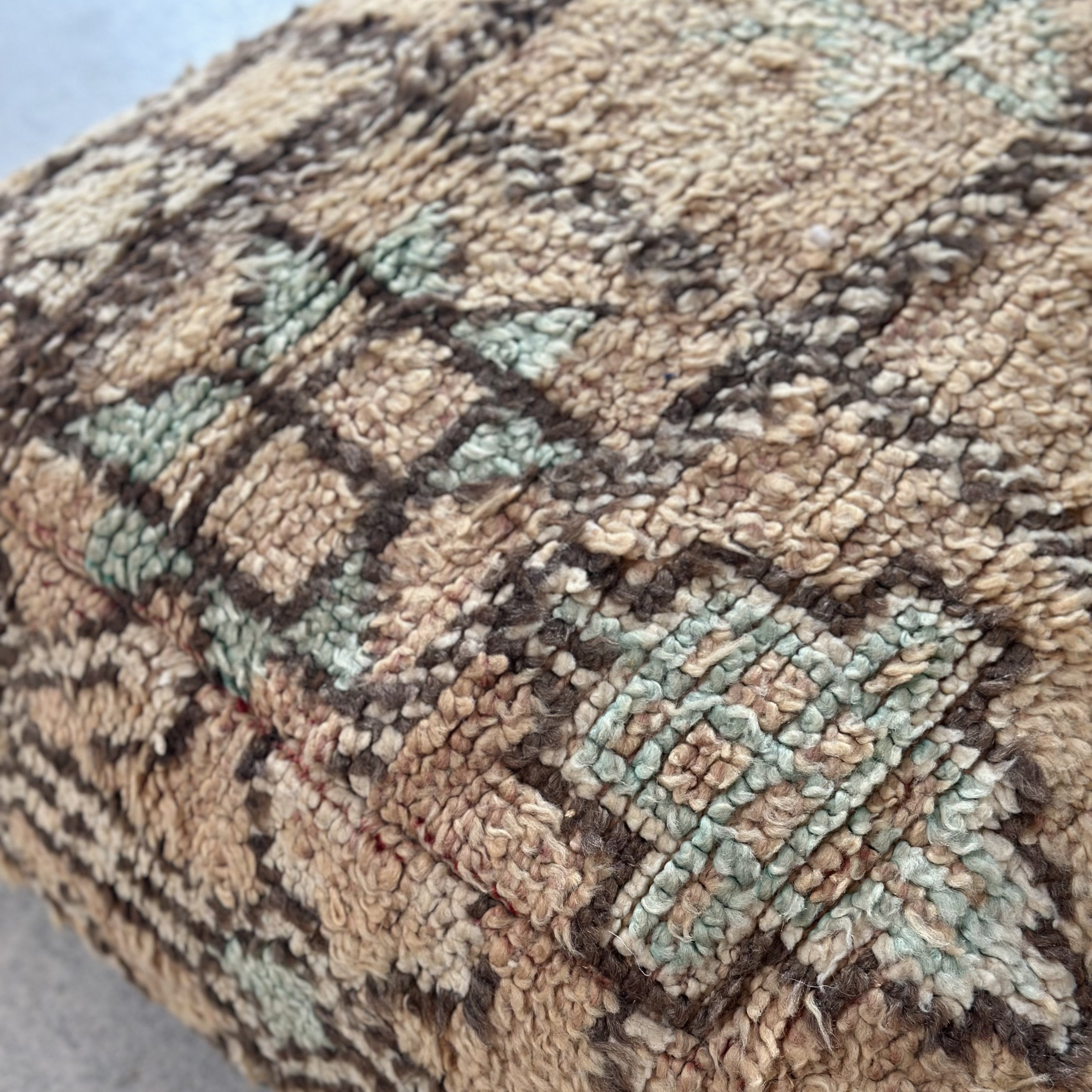 Vintage pouf - Beni Mguild - size 60x60x20 cm.