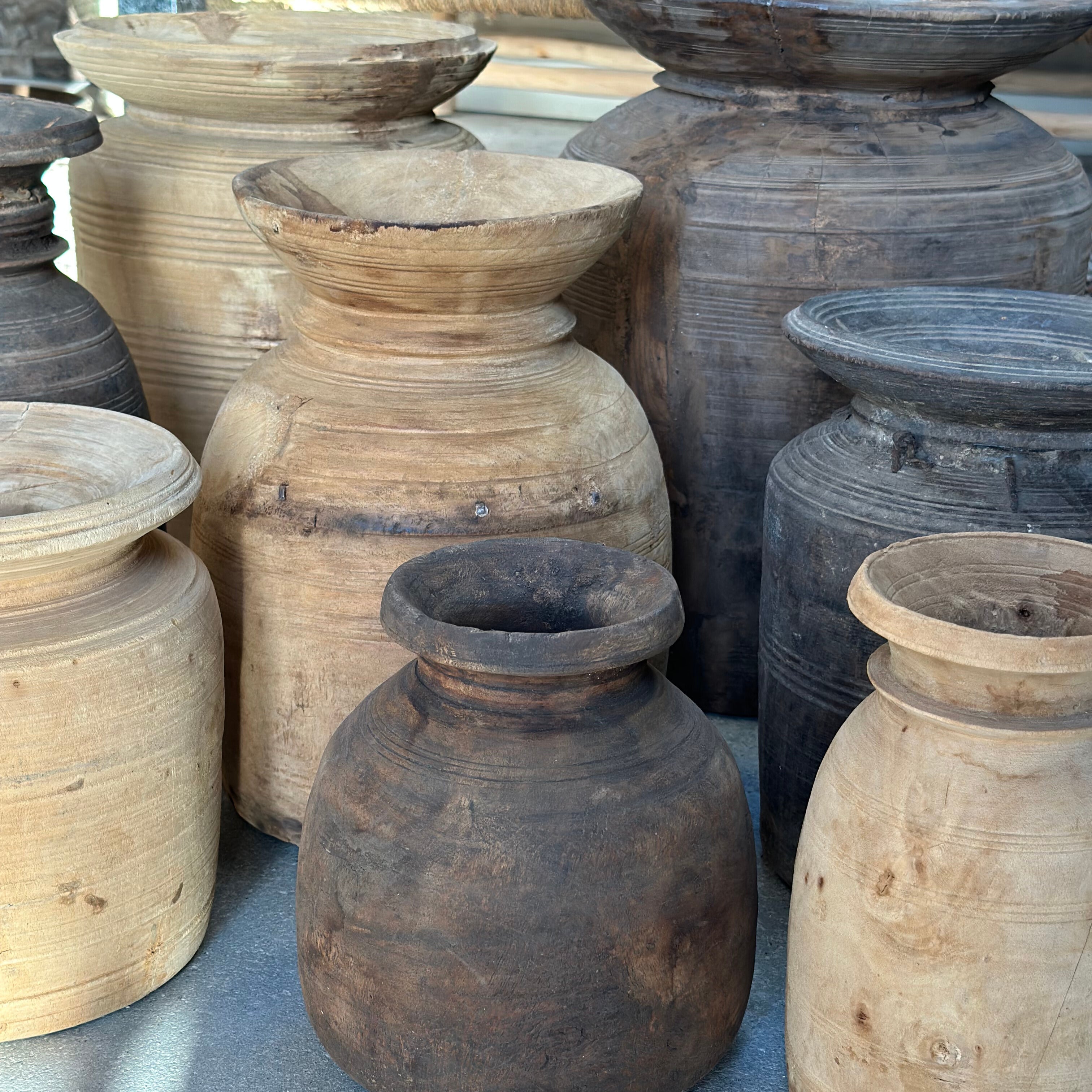 Vintage nepali krukker - størrelse M (ca. 22-25 cm. i højden og 15-20 cm. i diameter)