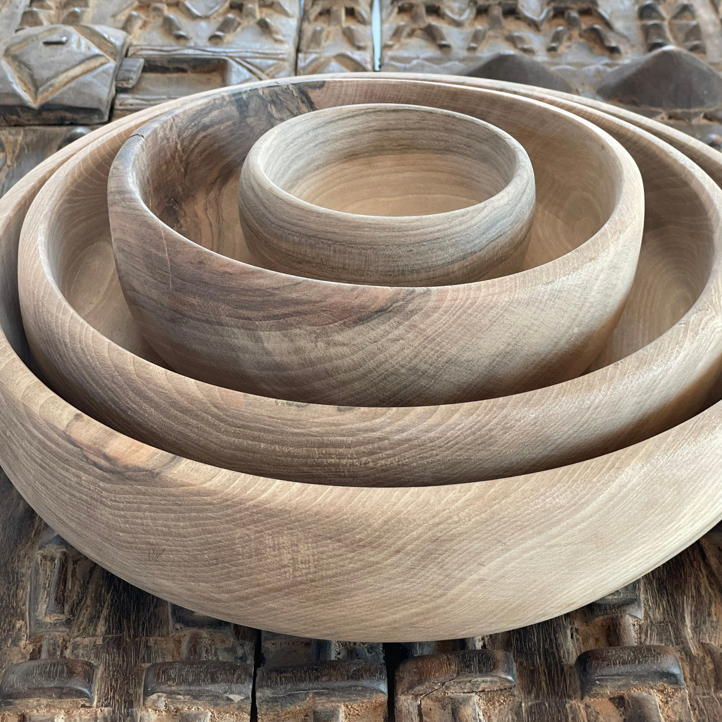 Bowl in walnut wood - 35 cm