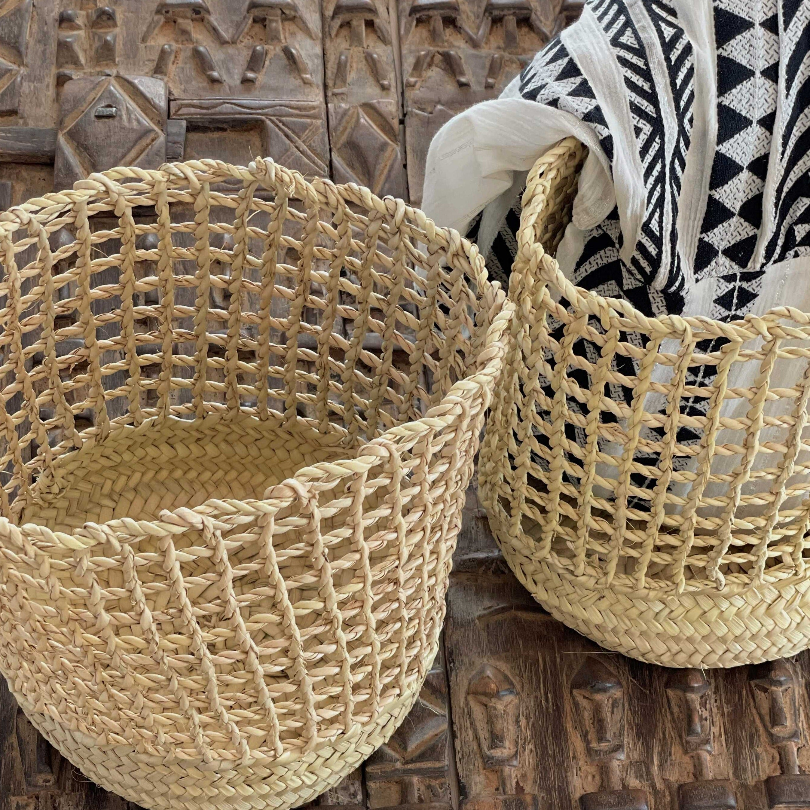 Basket w/handle - 25 cm. high