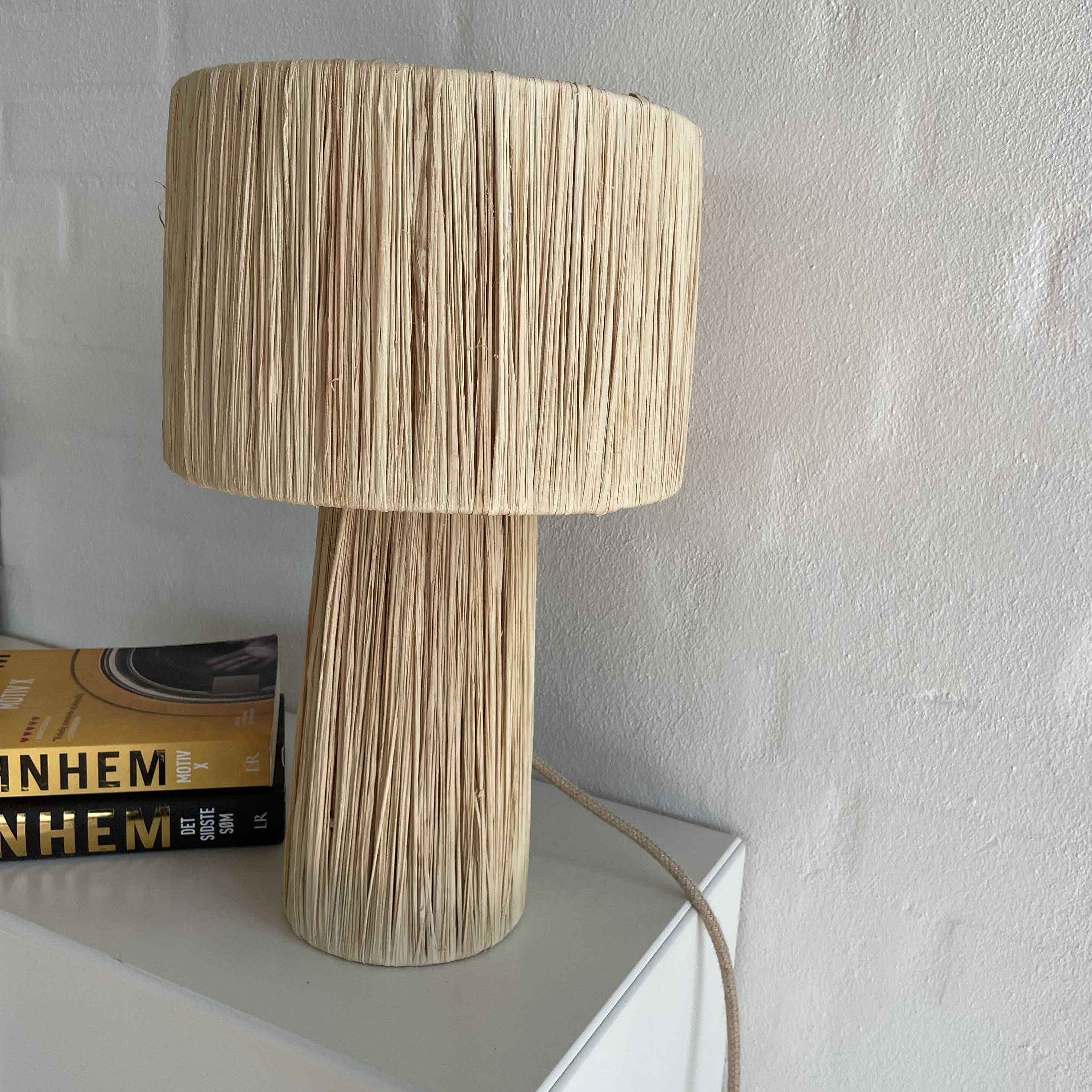 Table lamp in raffia