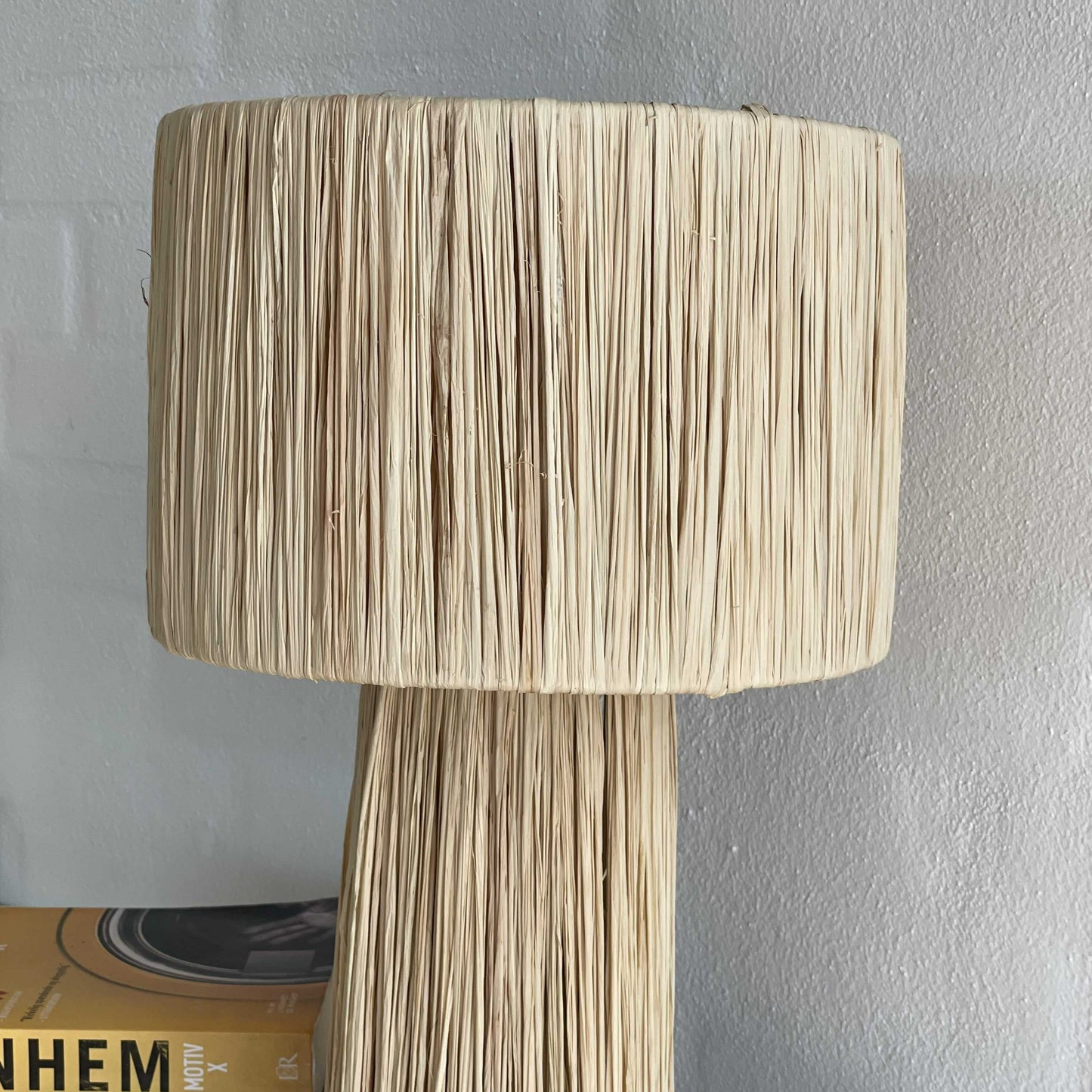 Table lamp in raffia