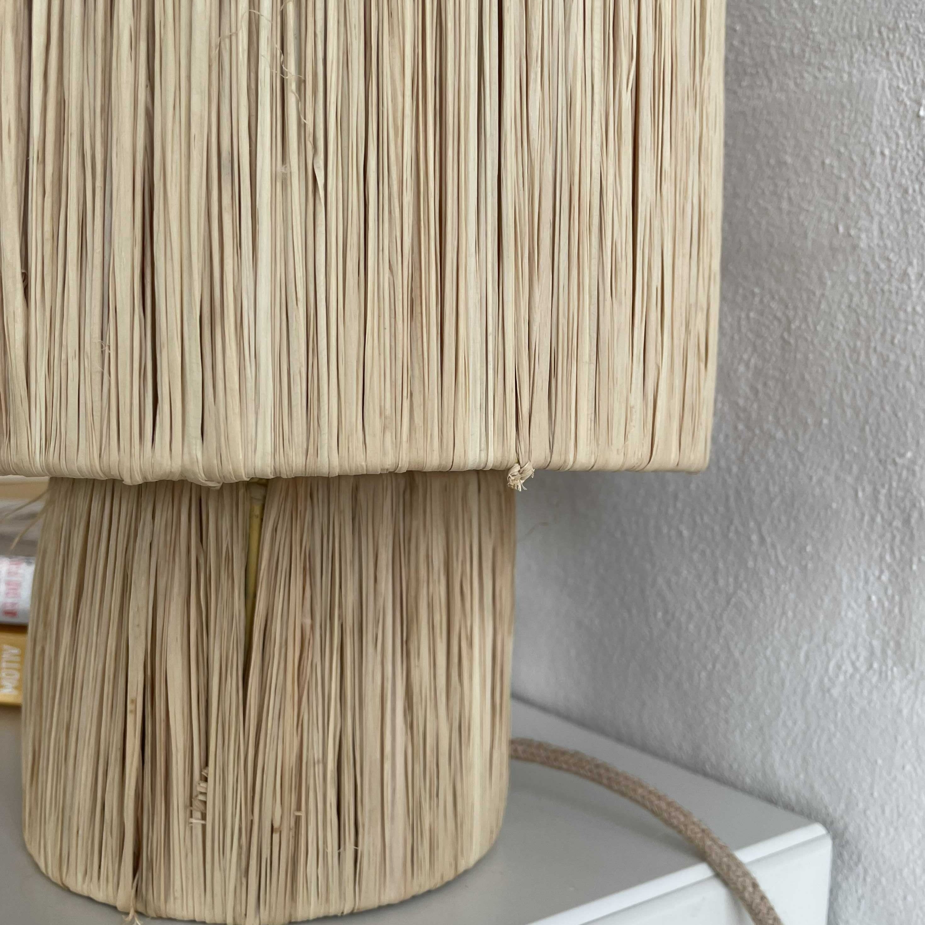 Bedside lamp/table lamp in raffia